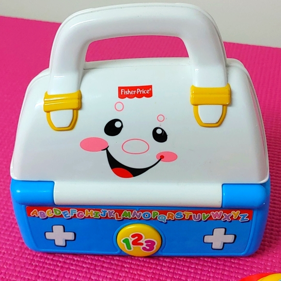 French Laugh & Learn Sing Along Medical Kit - Picture 5 of 5